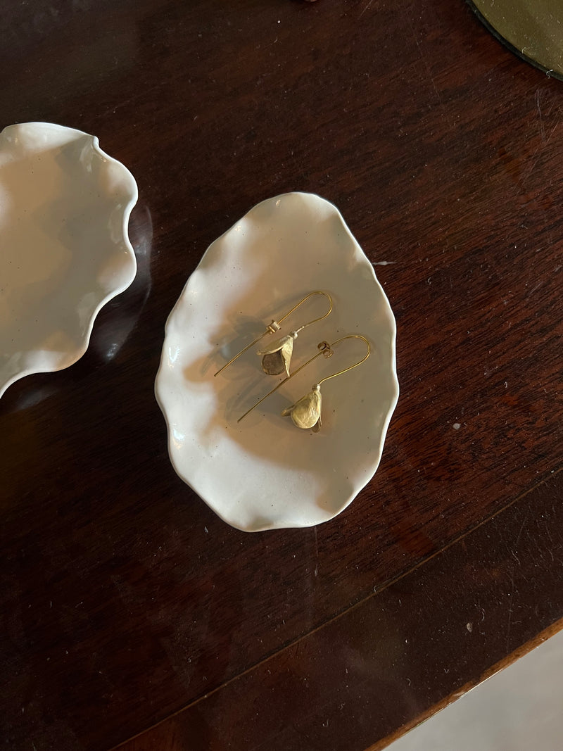 Oval Scallop Saucer